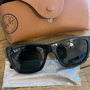 Ray Ban - Black Polarized Sunglasses (RB4194)